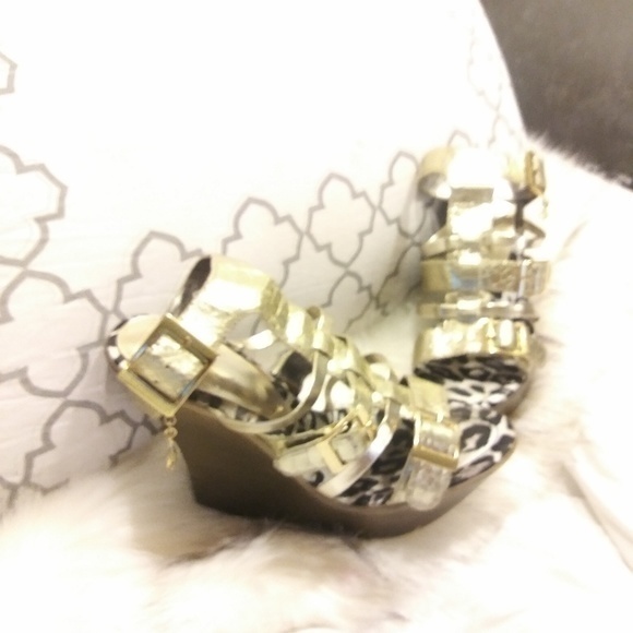 Very nice metallic gold Baby Phat wedges - Picture 4 of 5